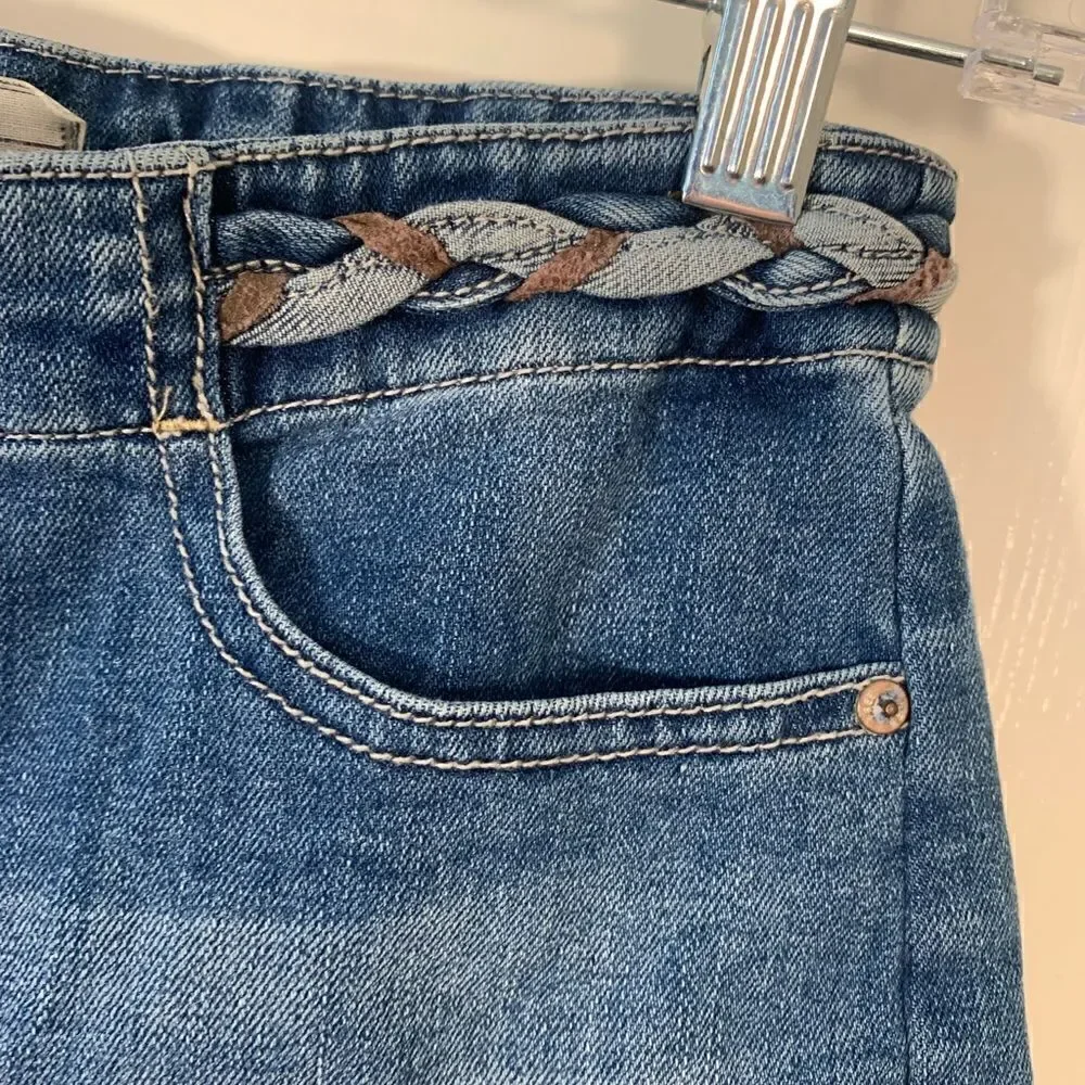 Free People EUC button down jean shorts with braided belt detail Size 24